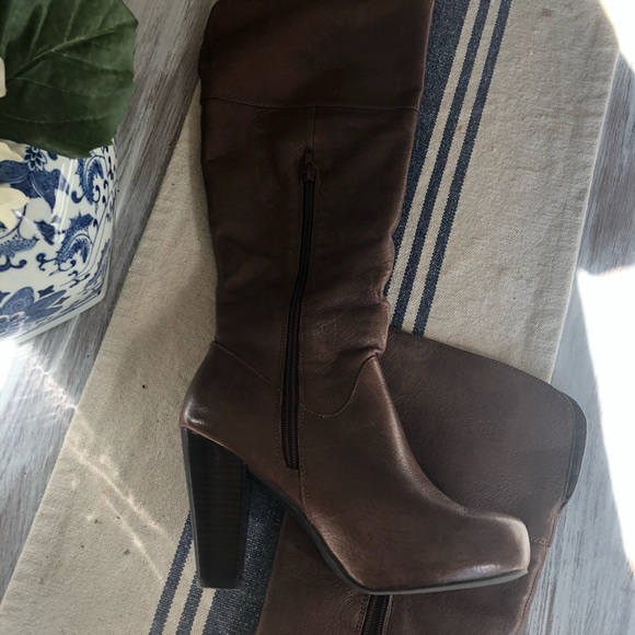 Cognac tall leather boots - Picture 2 of 4